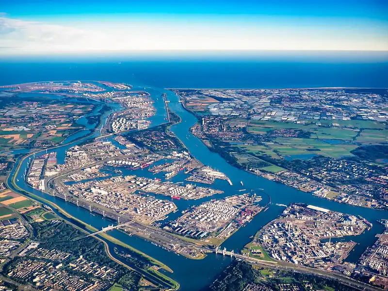 Porto de Rotterdam, Países Baixos.